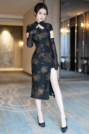 在打烊后仅剩两人的沙龙是什么歌