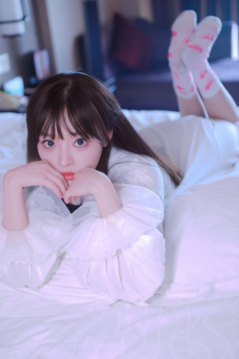 大二学舞蹈贫乳妹子公寓里和炮友啪啪