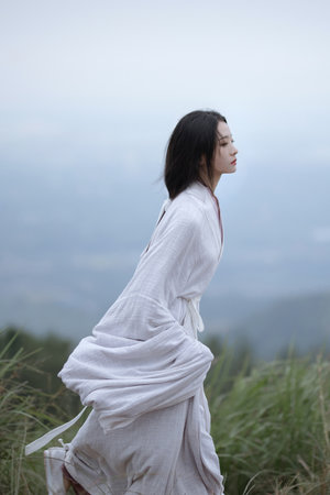 少妇和快递员在电梯做爰小说